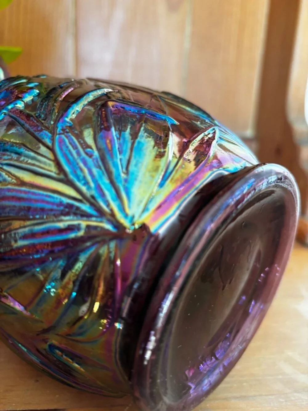 Vintage Fenton Amethyst Carnival Glass Daffodil Vase 8